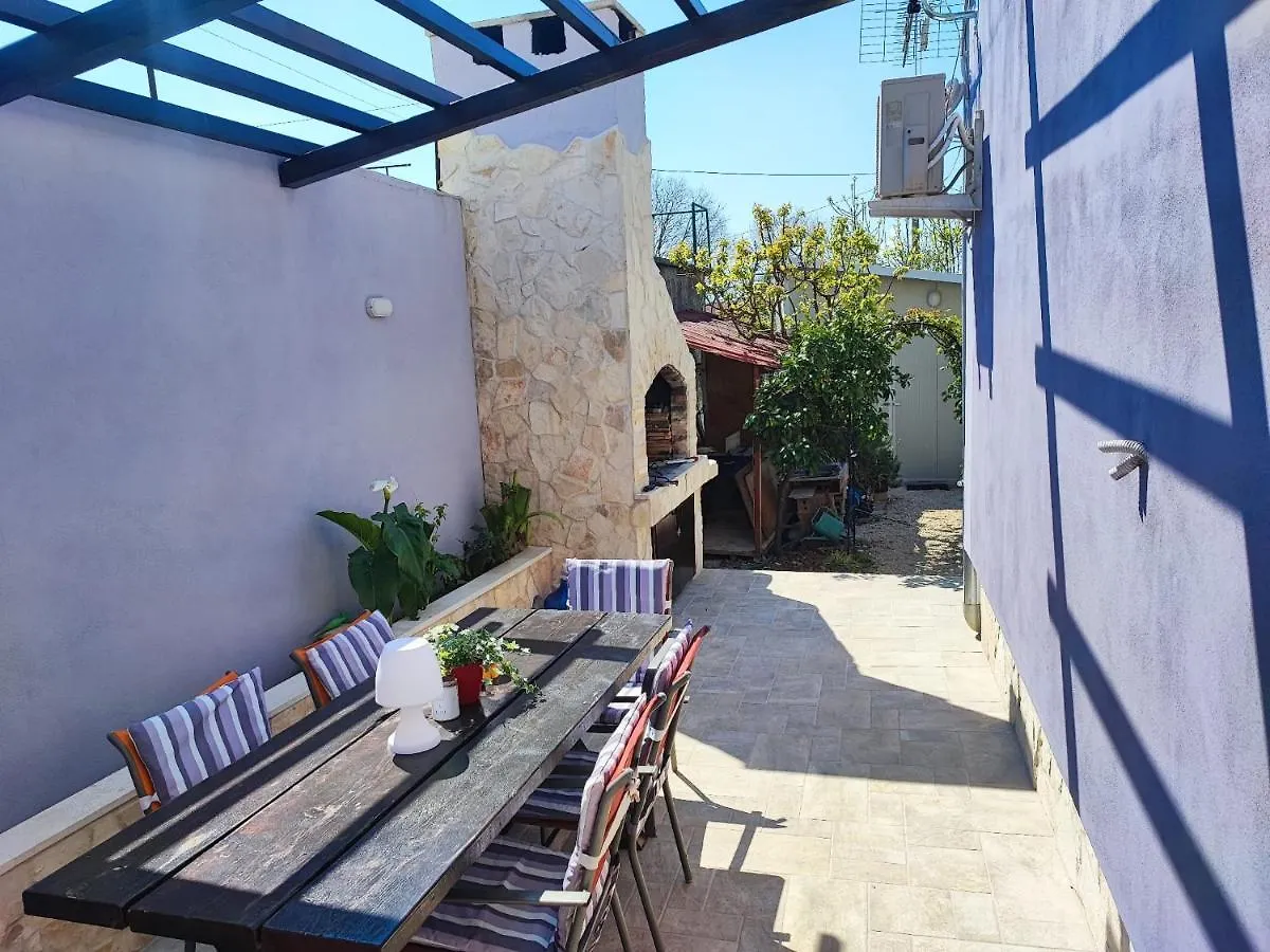 Kimano 2 Apartments With Garden In Zadar