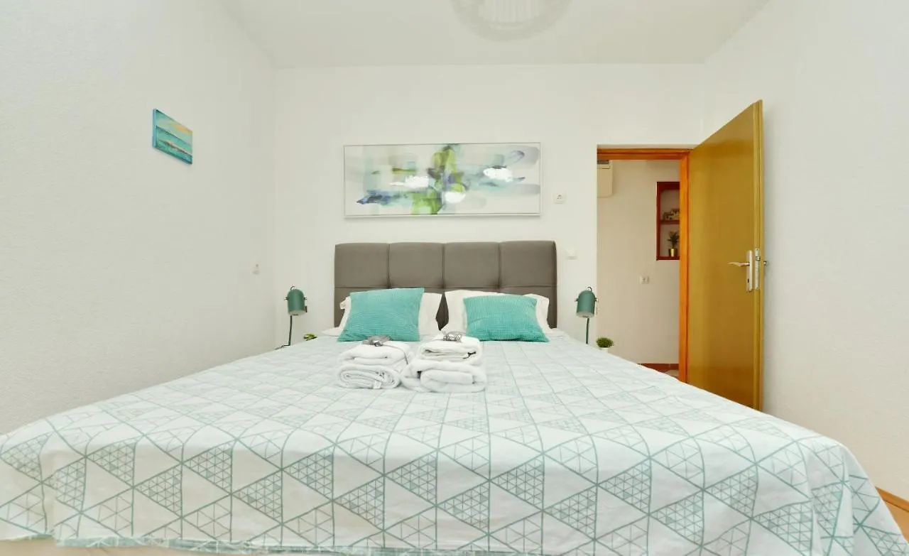Kimano 2 Apartments With Garden In Zadar Croatia
