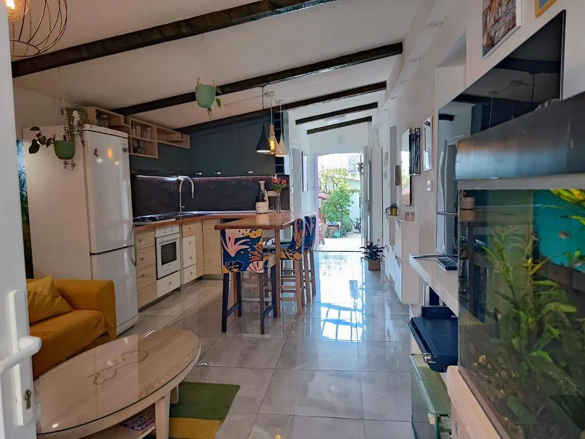 Kimano 2 Apartments With Garden In Zadar