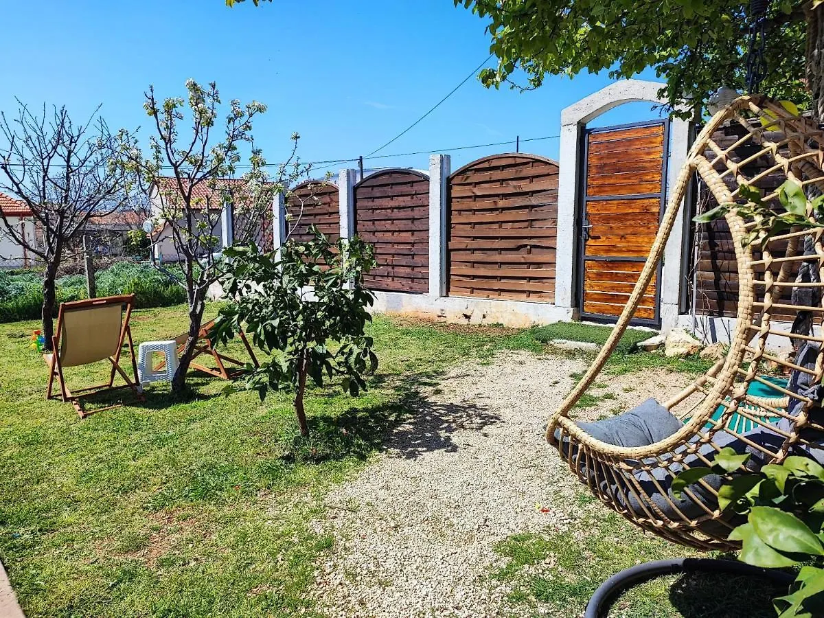 Kimano 2 Apartments With Garden In Zadar Croatia