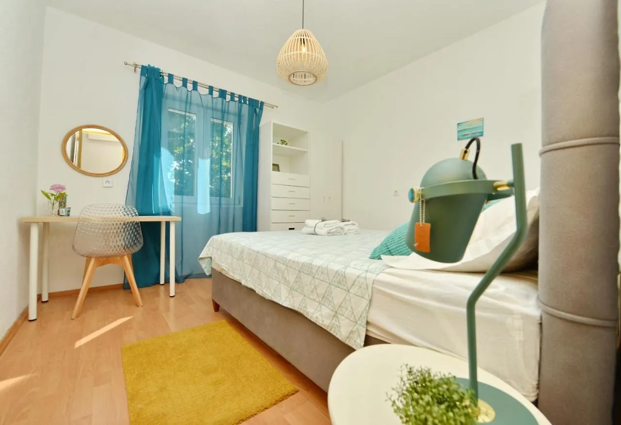 Kimano 2 Apartments With Garden In Zadar