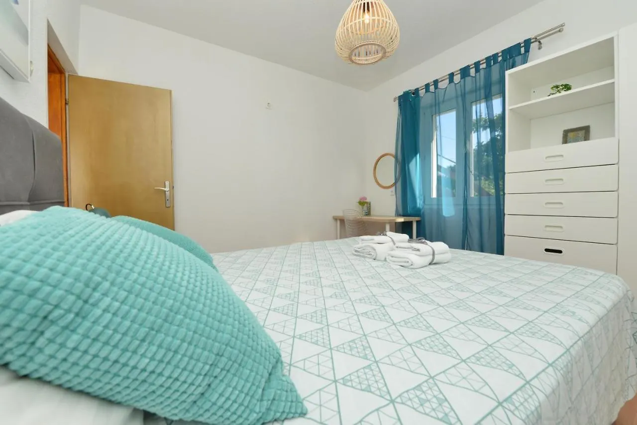 Kimano 2 Apartments With Garden In Zadar
