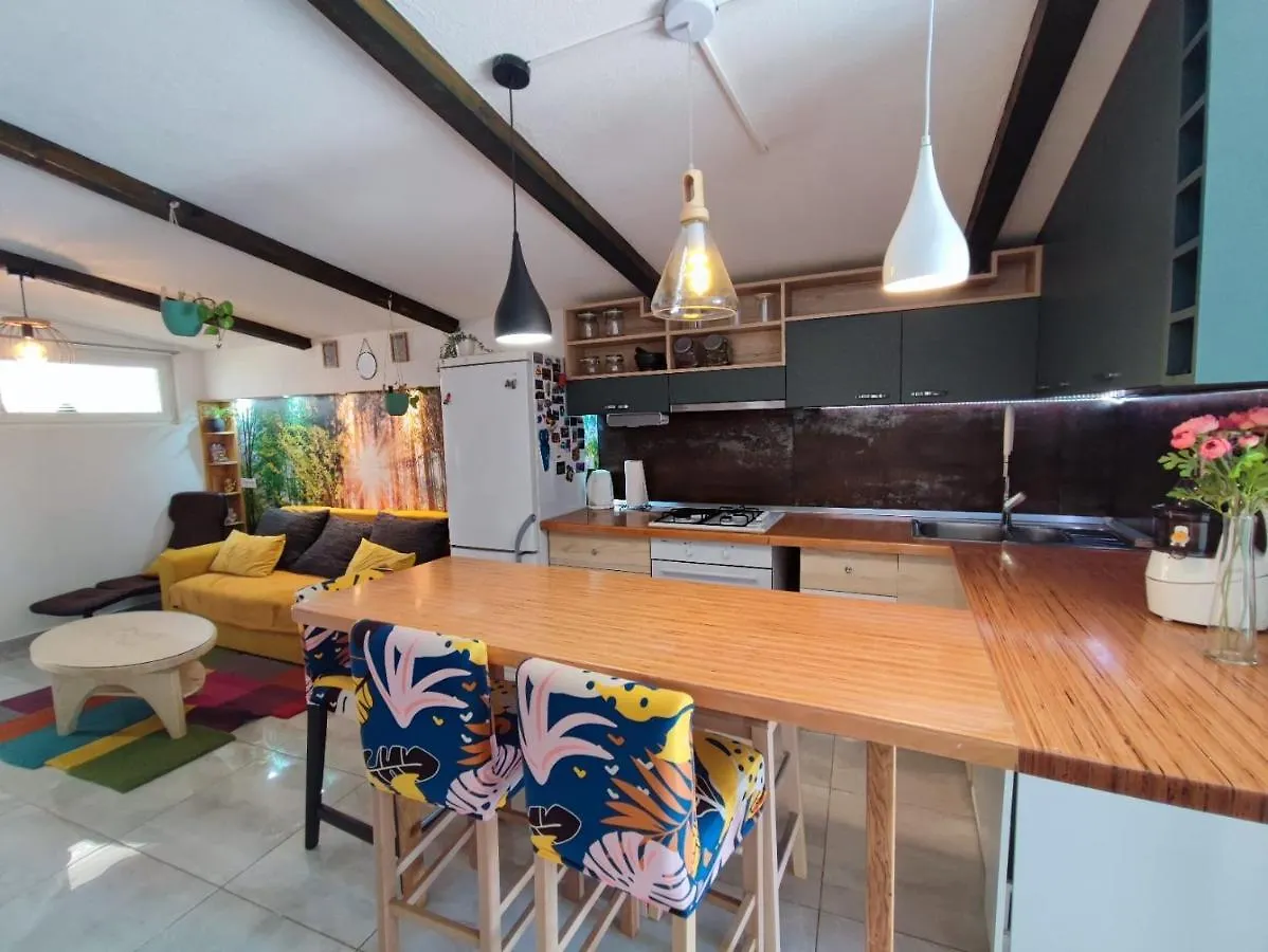 Kimano 2 Apartments With Garden In Zadar