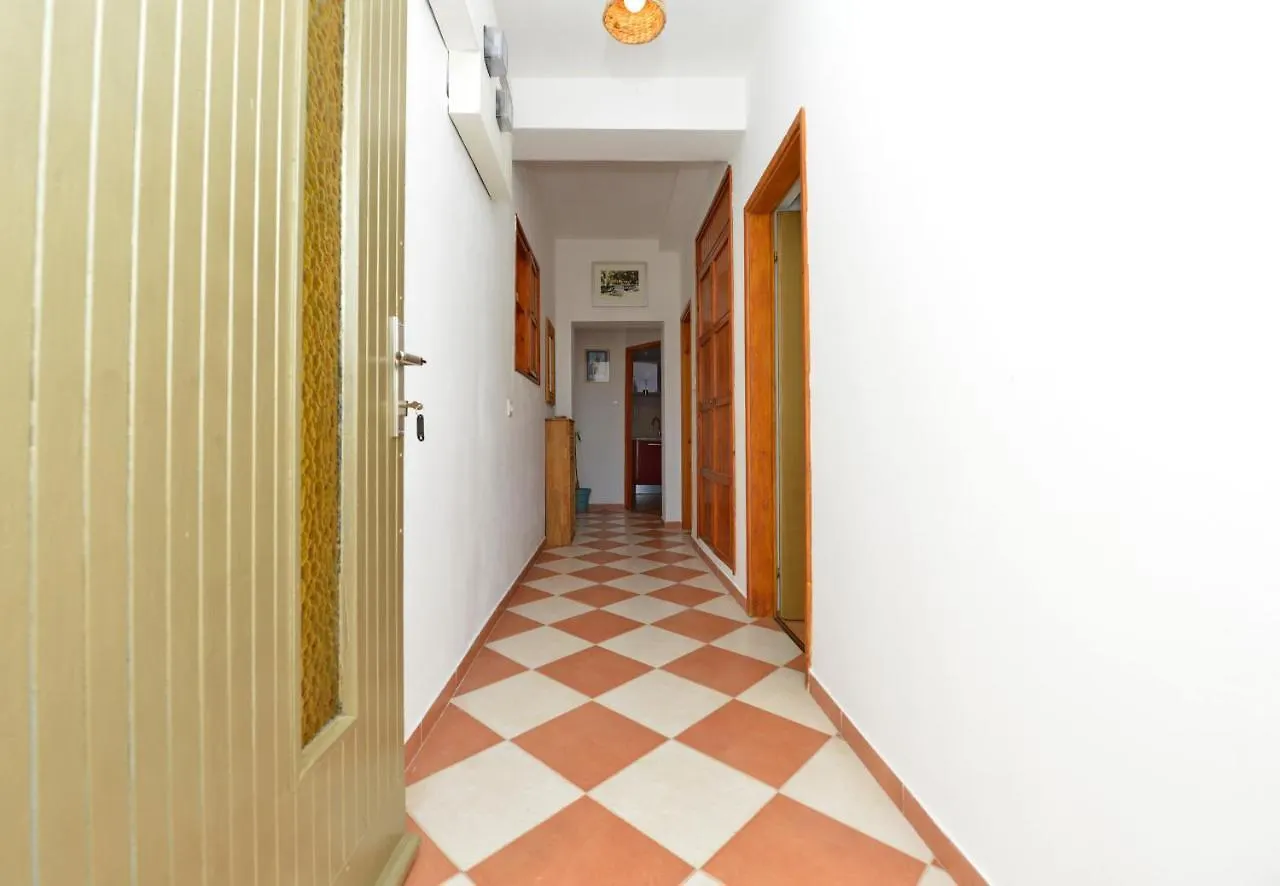 Kimano 2 Apartments With Garden In Zadar