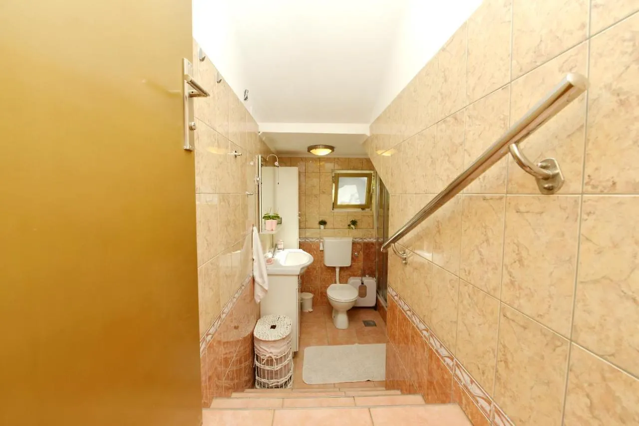 Kimano 2 Apartments With Garden In Zadar