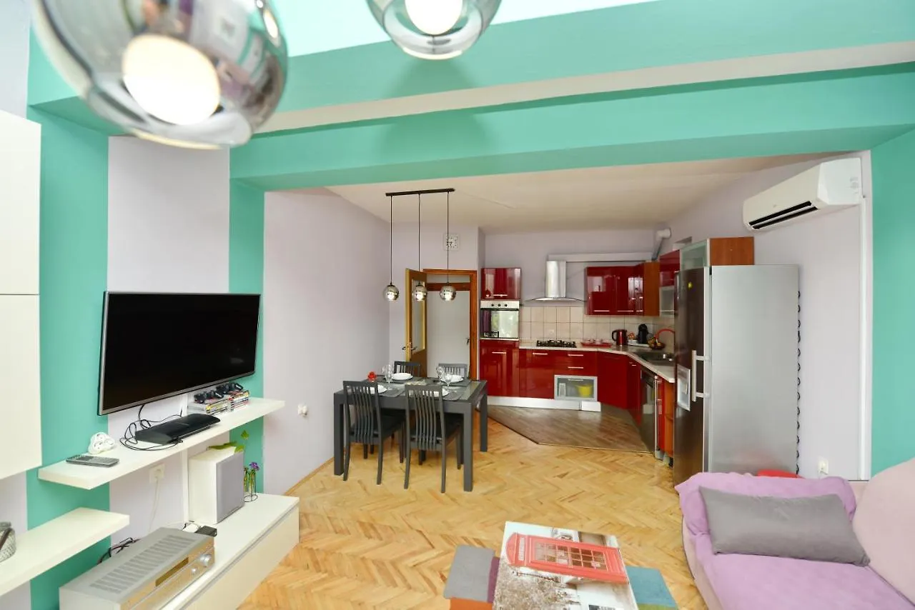 Kimano 2 Apartments With Garden In Zadar