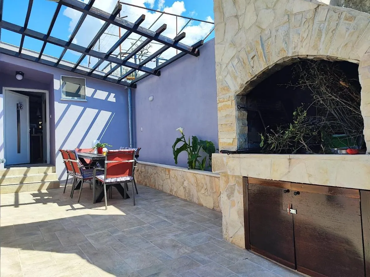Kimano 2 Apartments With Garden In Zadar